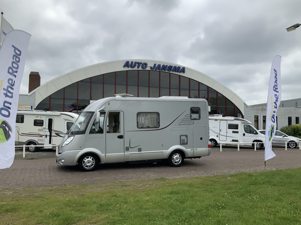 Hymer B 504 SL Integral, Equipado con cama individual trasera y cama abatible delantera, aire acondicionado de motor, chasis Alko, etc., A&ntilde;o 2009 Camper centrum on the road foto: 35