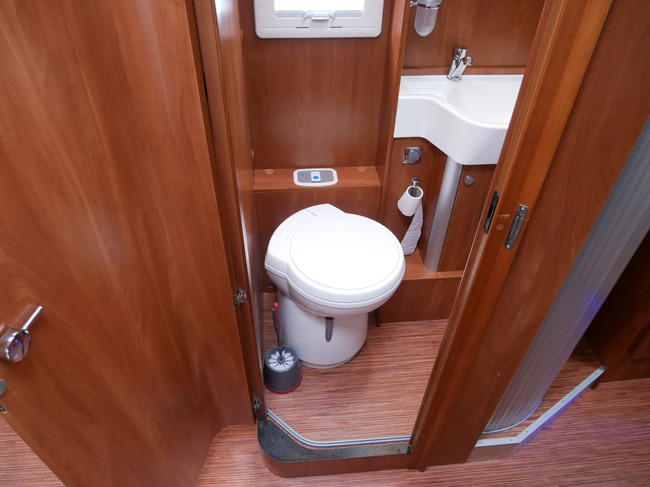 Laika Ecovip 409 Lengtebedden, Hefbed, Luxe Half Integraal XXL Garage!! foto: 14