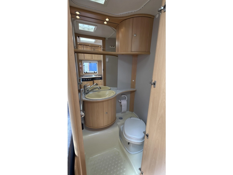 Dethleffs Camper 440 DB Zugsitz Festbett Toilette Foto: 6