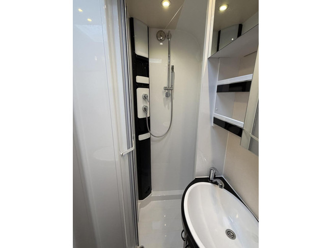 Hobby Optima Ontour T 70 E Single Beds Large Bathroom Awning photo: 20