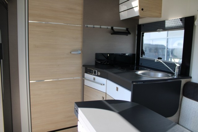 Challenger Graphite Vip Edition T 328 idem Chausson 788 AUTOM&Aacute;TICO Fiat 140 cv equipado con cama Queen y cama abatible 4 pers. (76 foto: 26