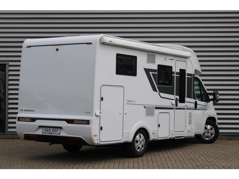 Adria Coral 600 SL 140PK Lengtebedden Garage  foto: 2