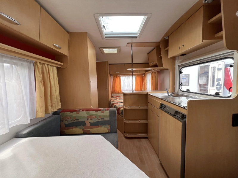 Delta Euroliner 4400 LB voortent en luifel  foto: 2