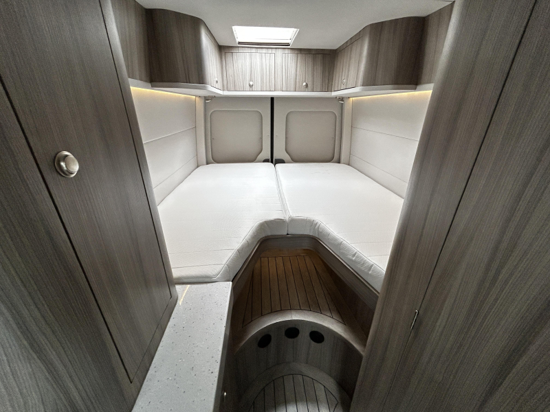 Volkswagen Crafter Enkele-bedden/zeer-uniek  foto: 15