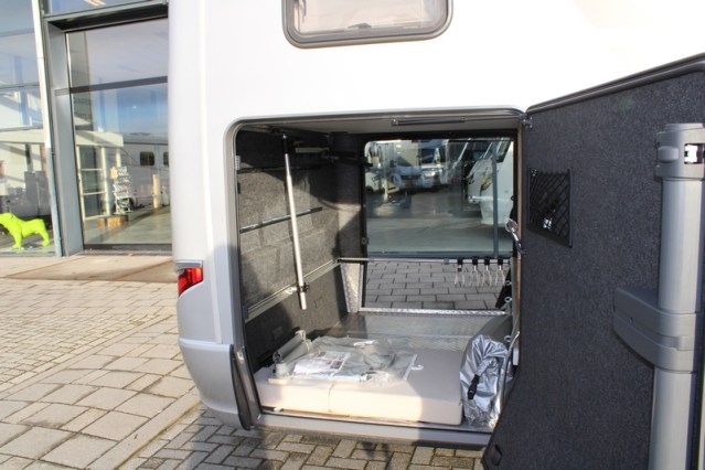 Volledig luchtgeveerde Hymer B ML I 780 9 G Tronic Automaat 170 pk Mercedes 417 CDI (53  foto: 16