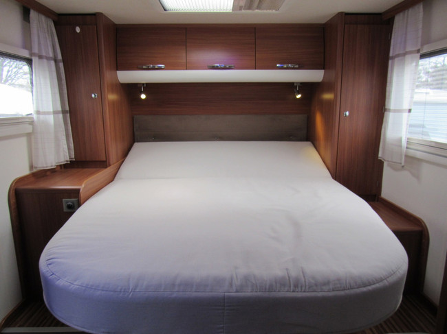 Adria MATRIX M 670 SC Cama Queen & Cama Abatible 5 cinturones a&ntilde;o 2012 foto: 8
