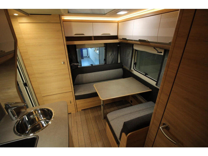 Knaus Sudwind Black Selection 420 QD Dwarsbed & Hoge koelkast!  foto: 10