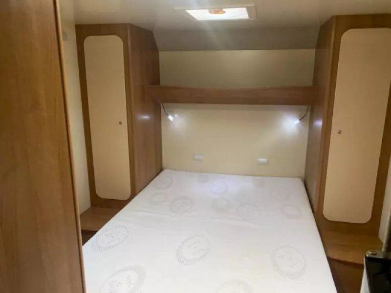 P.L.A. Camper Voyager Queensbed Hefbed  foto: 3