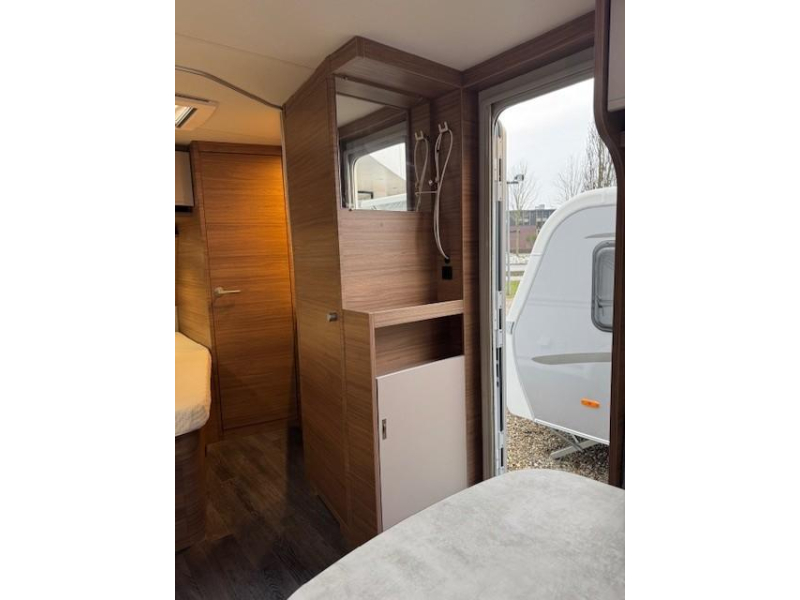 Knaus Sport 450 FU franz&ouml;sisches Bett Sackmarkise Foto: 13
