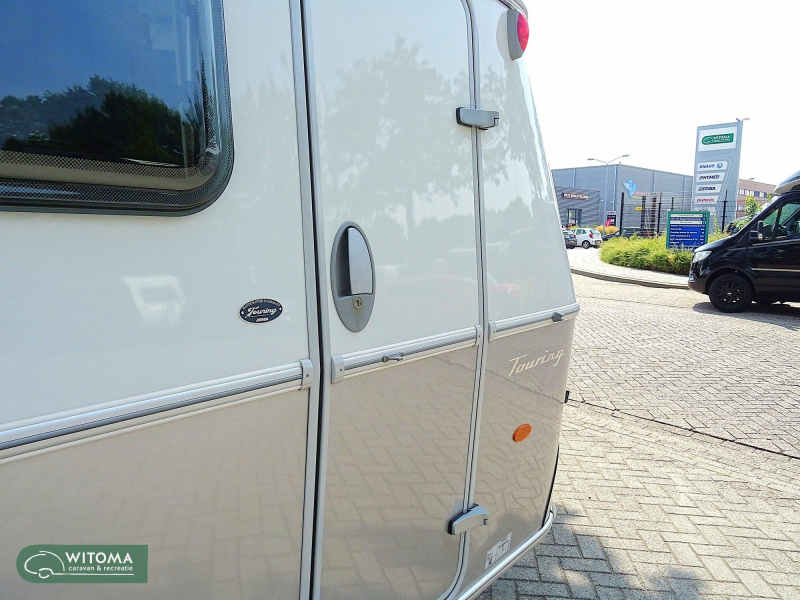 Eriba Touring Urban 542 sobre equipamiento completo foto: 19