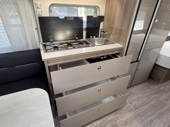 Fendt Tendenza 515 SG with single beds **Packed with options/Roof air conditioning/Cassette awning/Mover/Lithium/Solar panel/Autark/Outdoor gas/Single photo: 19