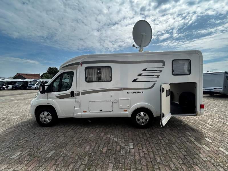 Hymer Exsis 474 T 474 lengte bed 25.000 km  foto: 2