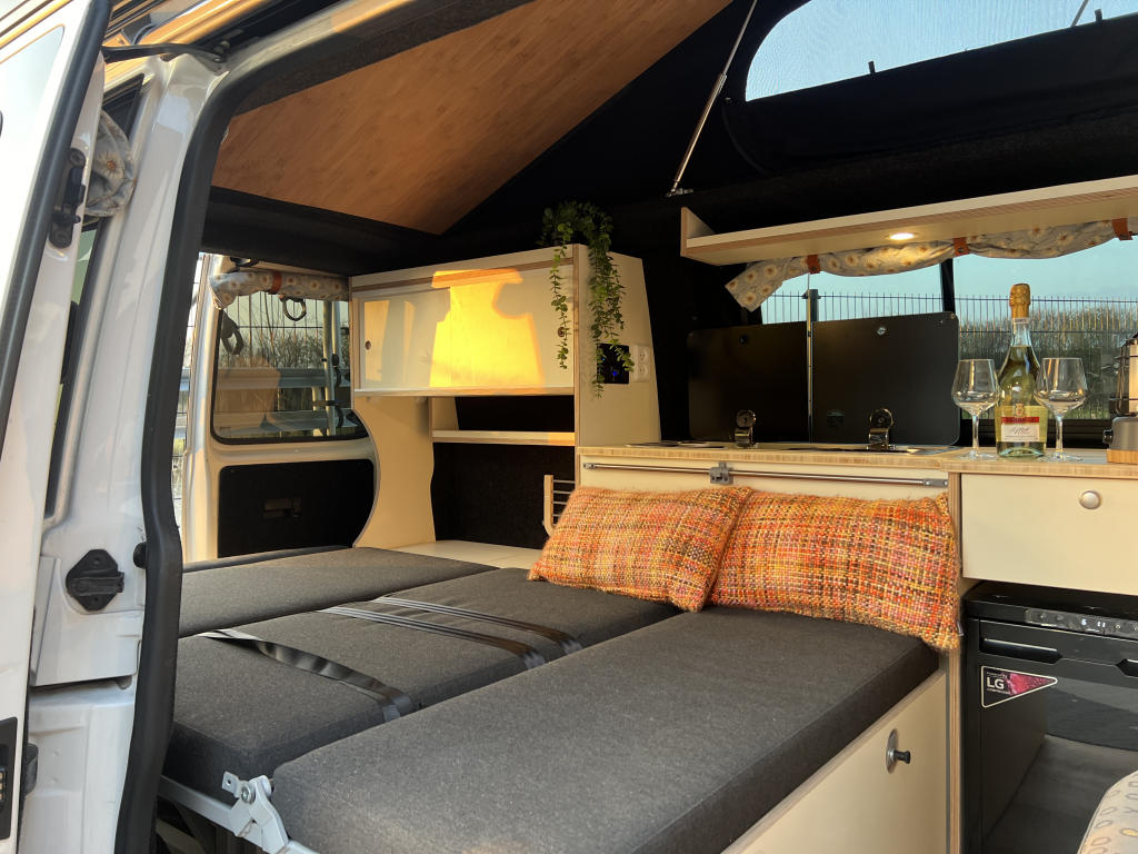 Volkswagen T5 2015 Florida Kastenwagen-Wohnmobil neuer Ausbau Foto: 6