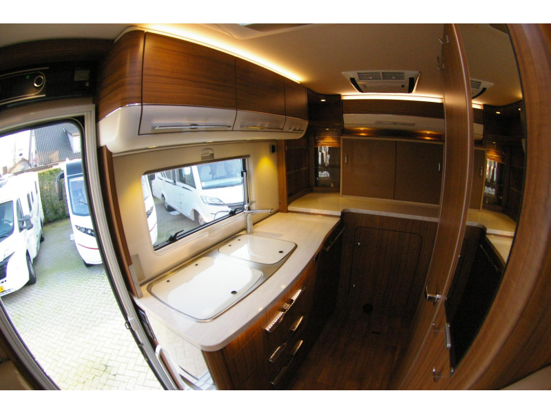 Hymer B 444 DL Hefbed, zeer compact.  foto: 11