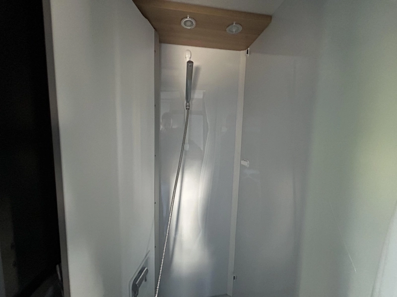 Dethleffs Just 90 T 6812 EB Lit relevable + Climatisation photo: 16