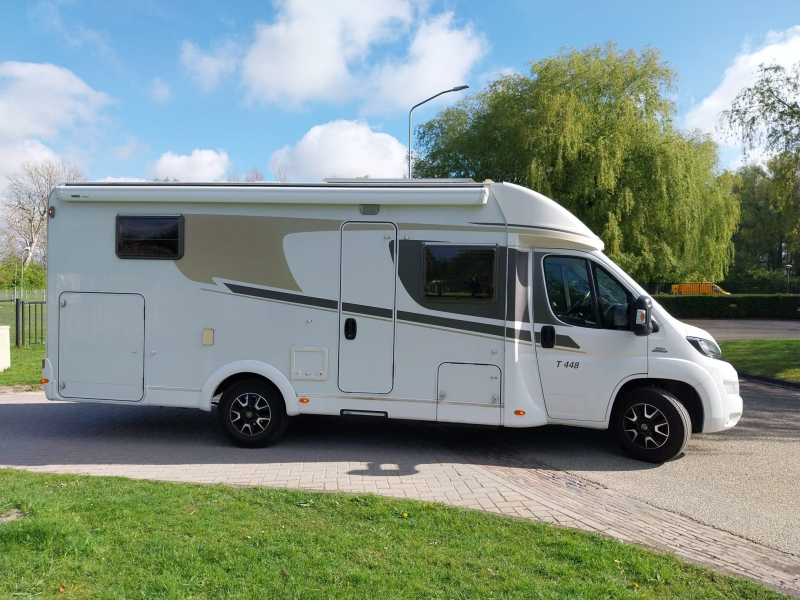 Carado T 448 met 3 grote zonnepanelen  foto: 11