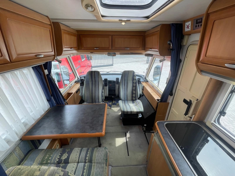Hymer B 674 Vastbed Hefbed  foto: 9