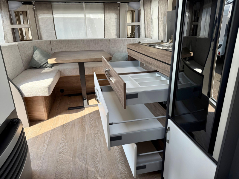 Hobby Excellent Edition 460 UFE &iexcl;Cama francesa y asiento redondo! foto: 20
