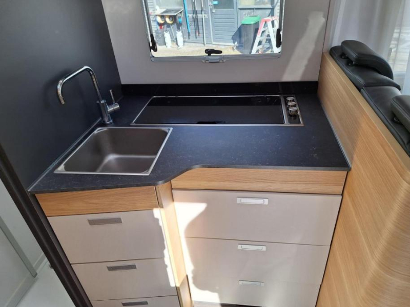 Adria Matrix Axess 650 SL - NIEUWSTAAT - HEFBED  foto: 12