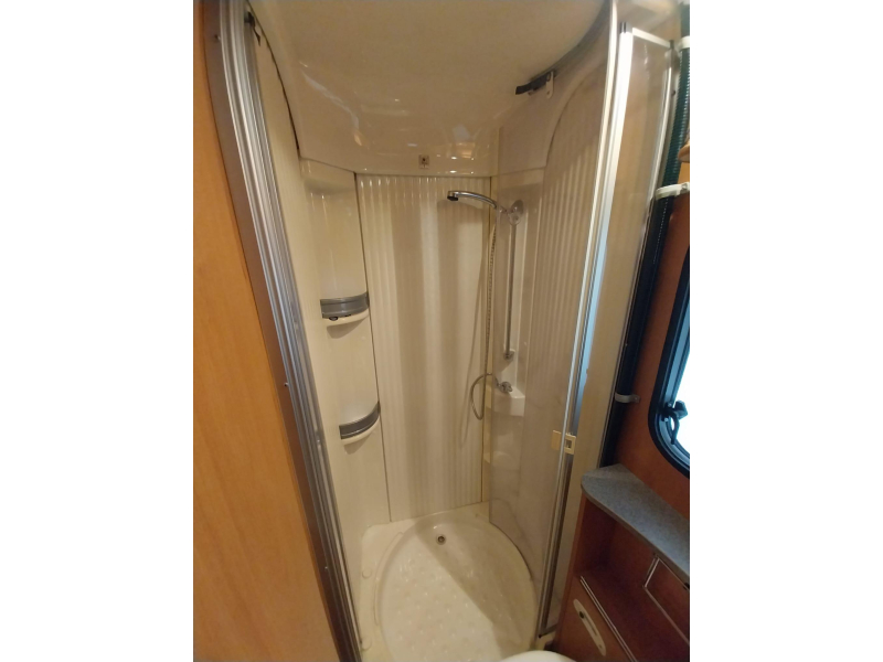 Dethleffs Globetrotter 6844 RT met mooi fransbed  foto: 11