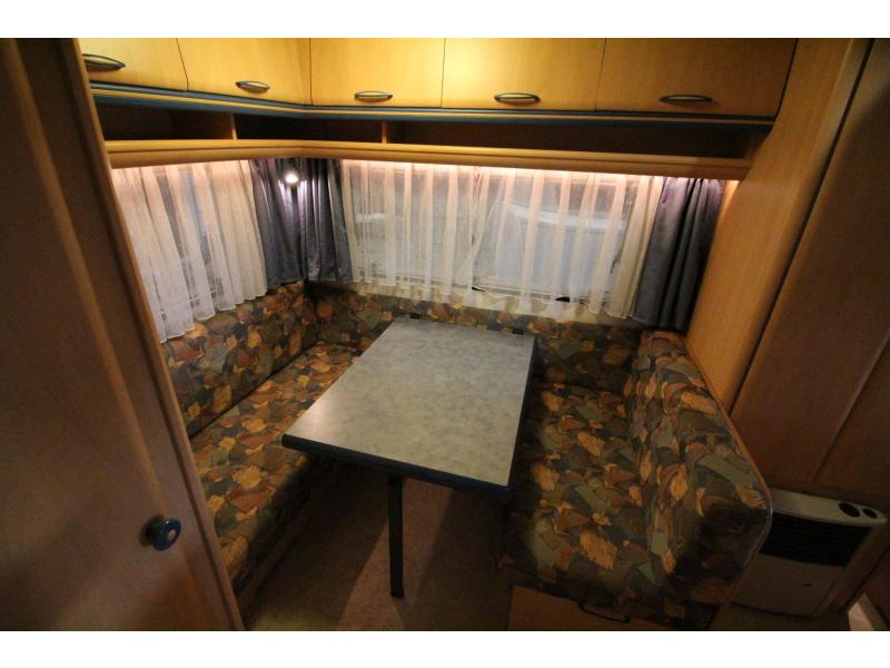 Hobby De Luxe 400 SF Voortent + voortentluifel  foto: 6