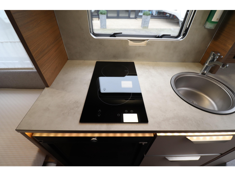 Knaus Sport E-Power Selection 420 QD Mover / Awning / Air conditioning photo: 12