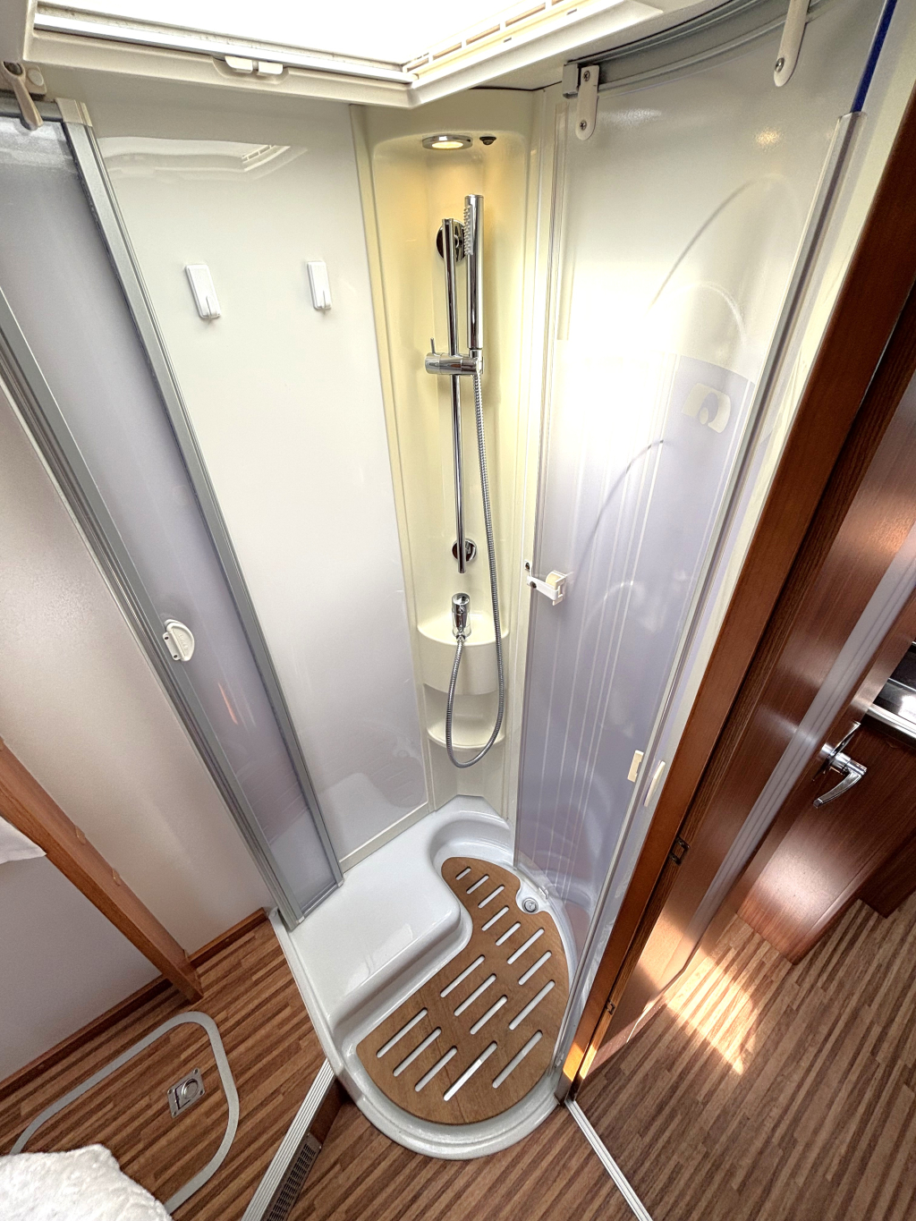 Adria Coral 690 SC QUEENSBED EURO 5 ALKO LUCHTVERING  foto: 10