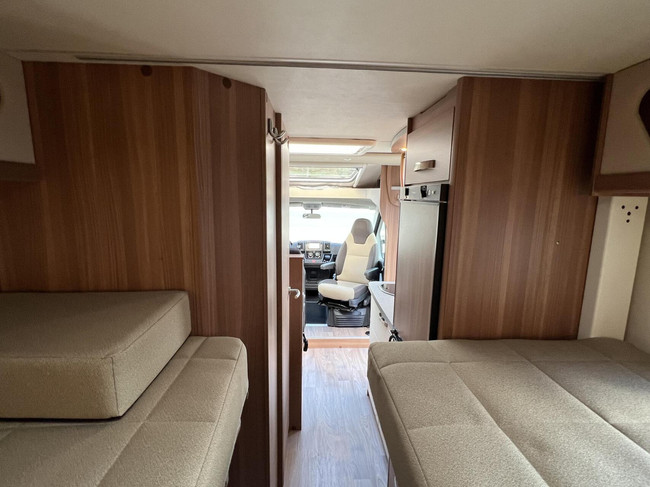 Weinsberg 600 MEG CaraCompact Single Beds Awning 2X Air Conditioning Bicycle Rack photo: 16