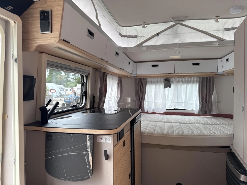 Eriba Touring 530 Tango Red 2025 Luifel  foto: 3