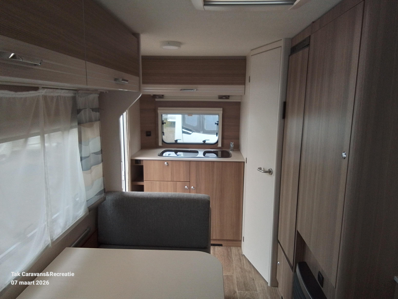 Dethleffs C'Joy 420 QSH Completo con cama transversal foto: 3