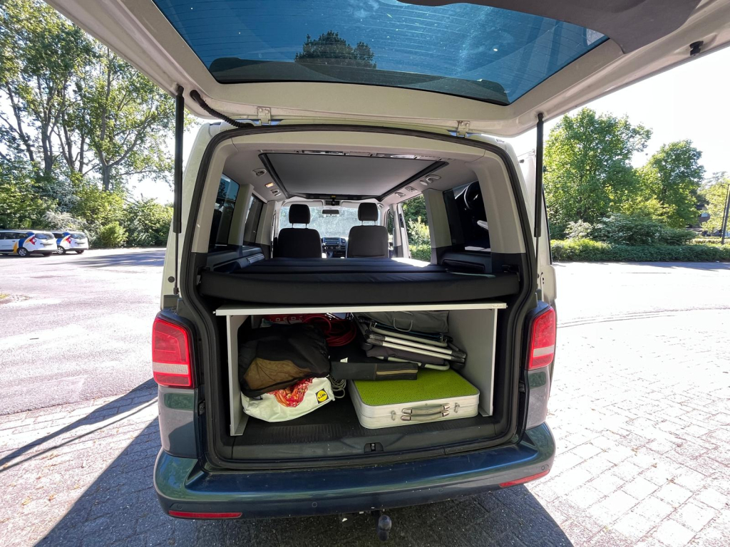 VOLKSWAGEN MULTIVAN STARTLINE photo: 11