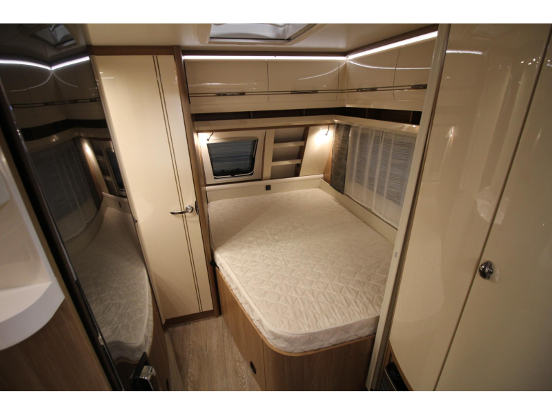 Hobby Excellent 495 UFE Mover, MPP accu, Voortent  foto: 8