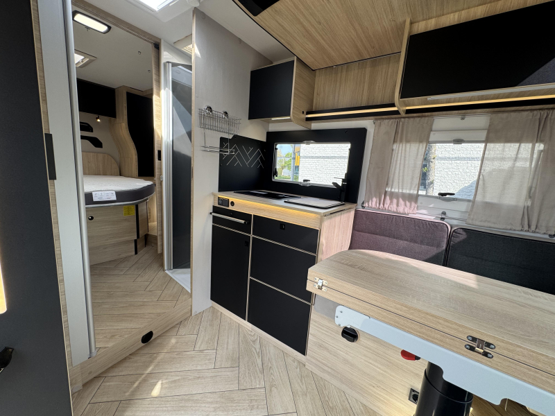Chausson Etape Line 788 Queen bed drop-down bed photo: 4