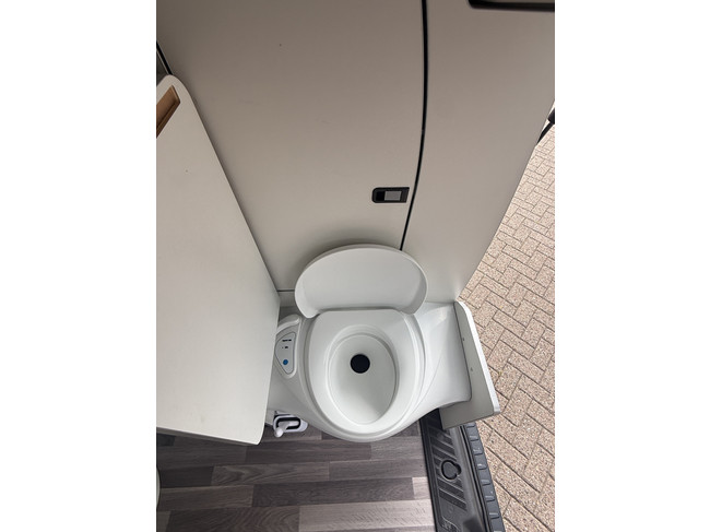 Ford Nugget plus techo alto Westfalia autom&aacute;tico 170 cv 4 plazas aire acondicionado c&aacute;mara control de crucero llantas de aleaci&oacute;n gancho de remolque desmontable pdc d/t foto: 11