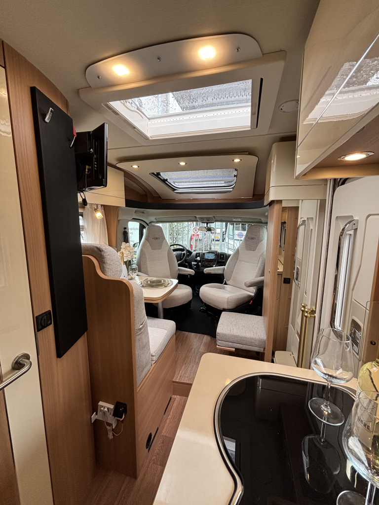 LMC PASSION V 643 G AUTOMATIK EINZELBETTEN EURO6 10.000KM! Foto: 9