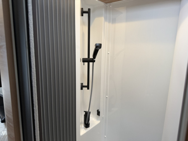 Knaus Live Wave 650 MEG Black Select foto: 21