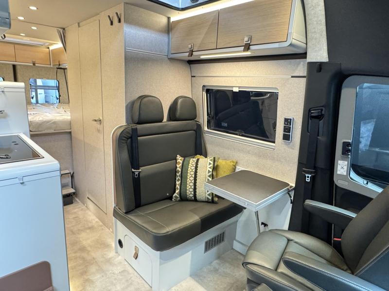 Hymer Grand Canyon S 700 4x4 - lifting roof - length bed photo: 3