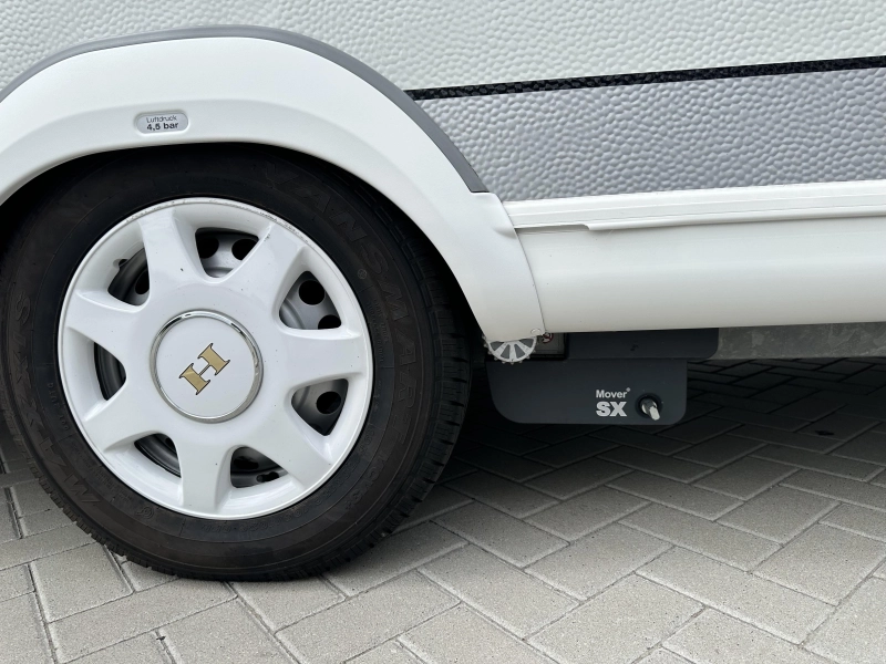 Hobby De Luxe Special 495 UL mover - voortent  foto: 12