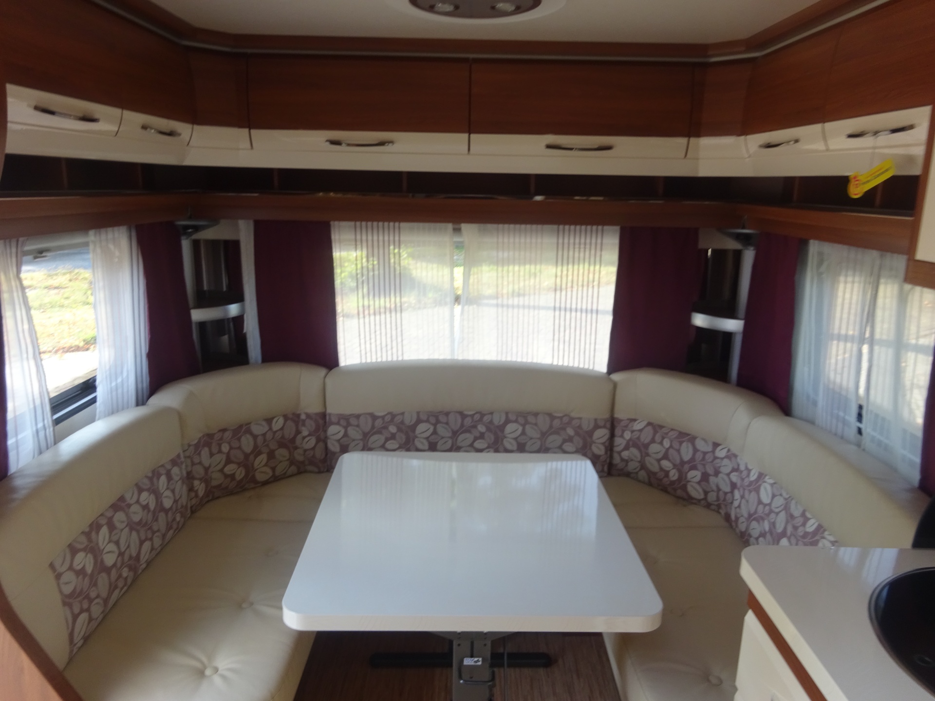 Hobby Excellent 495 UFE Met Mover en Airco foto: 10