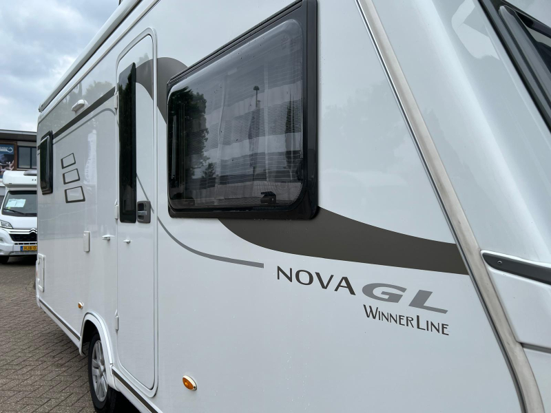Eriba Nova Winner Edition 465 GL mover, toldo, aire acondicionado foto: 8