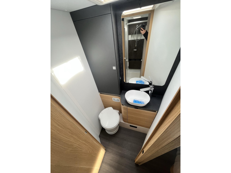 Adria Coral Plus 670 SC - QUEENSBED Foto: 19