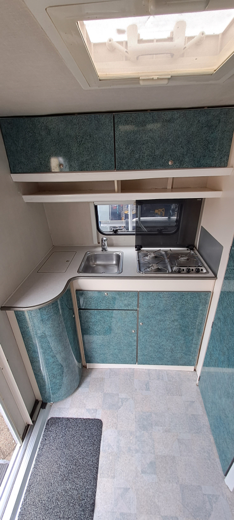 KIP Hy-line, met voortent, luifel en MOVER! foto: 13