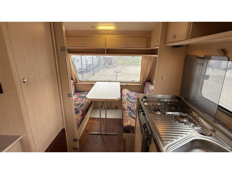 Beyerland Sprinter 430 TM 2x zitgroep vast toilet  foto: 2
