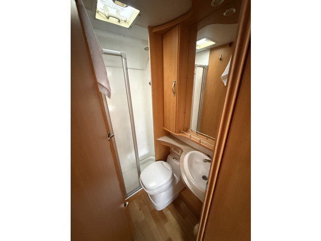 LMC Liberty ti 662 160 pk Fransbed dakairco fietsenrek luifel trekhaak achteruitrij-camera foto: 19