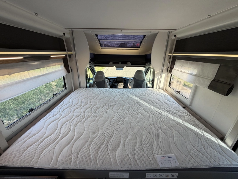 Challenger Graphite Premium 260 Webasto, Solar photo: 15