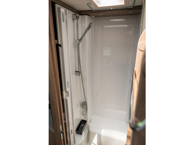 Carado T 338 Teilintegriert | Automatik | 2x Klimaanlage | Markise | R&uuml;ckfahrkamera Foto: 10