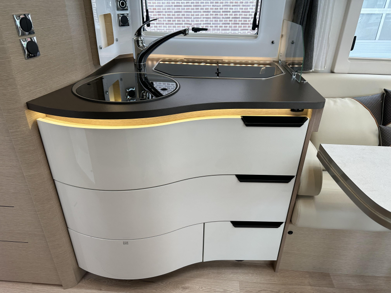 Rapido M 96 4.500 kg, Levelsysteem  foto: 18