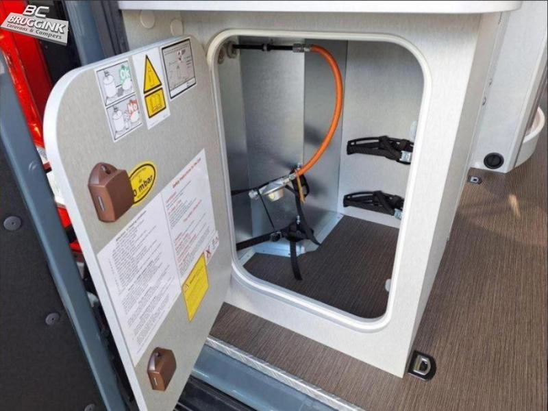 HymerCar Free 600 Dwars bed en Hefdak/Bed  foto: 13