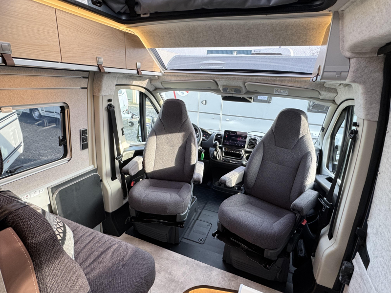 Hymer Yellowstone 640 -- Automaat - 4pers --  foto: 4