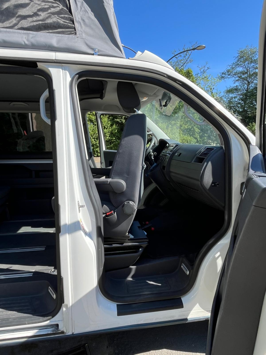 VOLKSWAGEN MULTIVAN STARTLINE photo: 15